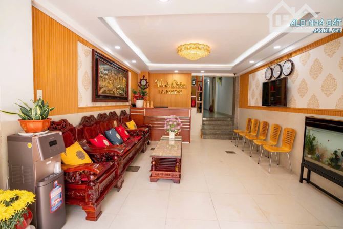 Bán khách sạn 6 tầng mặt tiền Mê Linh . Có 15 phòng kinh doanh - 1