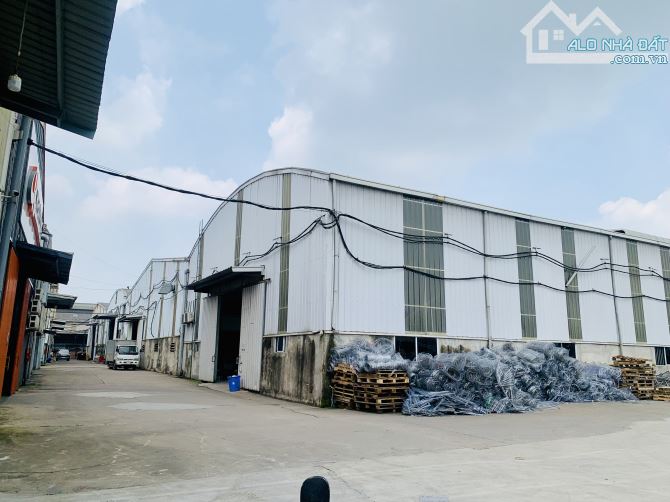 Cho thuê 360m2 nhà xưởng mới trong kcn Quang Minh - 1