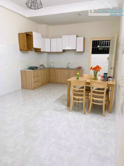 BÁN NHÀ 2 TẦNG -80M2 ĐẤT (4M*25M) - 7.2 TỶ XE HƠI ĐẬU SÂN - ĐƯỜNG 339 PHƯỚC LONG B NHÀ ĐẸP - 22