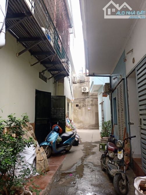 Cho thuê nhà nguyên căn33m x 2 tầng ở Định Công Hạ , 2 ngủ ,5tr - 4