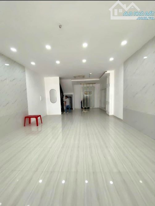 Cho thuê nhà mặt tiền 3 tầng full nội thất Lý Thánh Tôn, Nha Trang, dọn vào ở ngay - 5