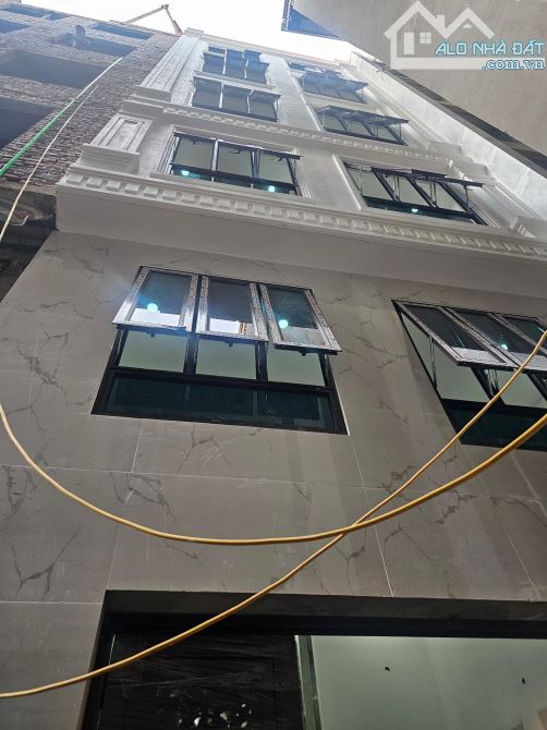 Cần bán nhà ngõ 63 Nguyễn Hoàng.Diện tích 81m2 . Mặt Tiền 5M. xây dựng 7 tầng 20 phòng