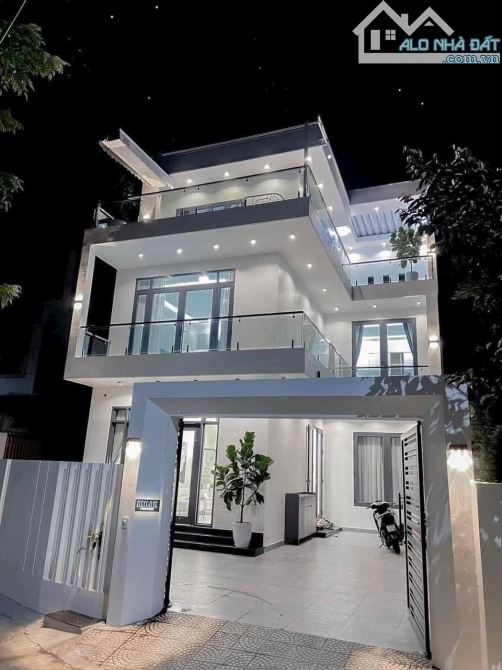 Bán nhà mặt tiền lớn ngang 5x15m, đường Tô Hiến Thành, Phường 15, Quận 10, kết cấu 2 lầu