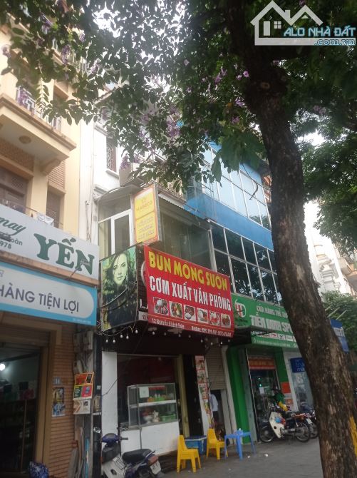 Cho thuê nhà nguyên căn số 12 mặt đường Nguyễn Khánh Toàn, Quan Hoa, Cầu Giấy DT 52m2 mặt