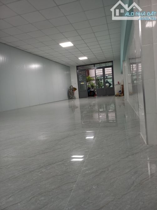 Cho thuê nhà hẻm xe hơi Kênh Tân Hóa, P3, Q11, 200m2 chỗ để xe rộng - 3