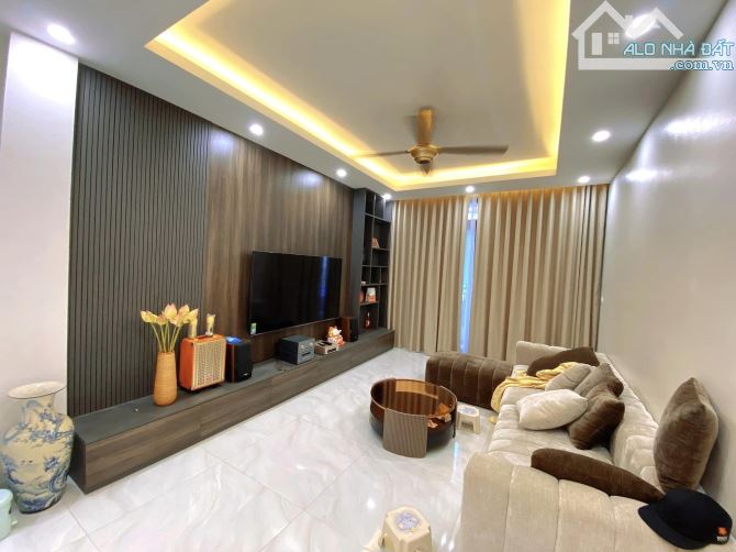 Vip! Bán nhà mặt đường 800A, Cầu Giấy, Vỉa hè, ôtô tránh, thang máy, KD, Gara ôtô, 64m2 5T - 8