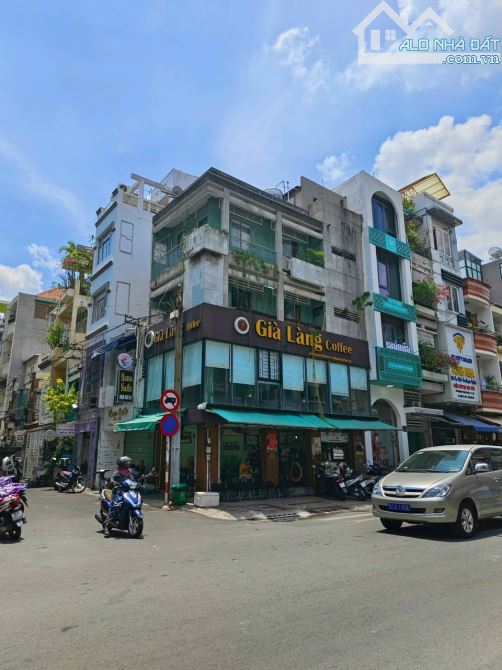Cho thuê nhà góc 2 mặt tiền đường Nguyễn Thiện Thuật, Phường 2 Quận 3 . (10m x 4m + 4 lầu)