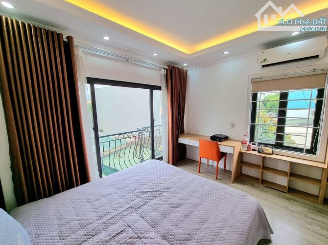 VIỆT HƯNG LONG BIÊN NHÀ MỚI TINH  5 TẦNG 38M2 NGÕ THÔNG