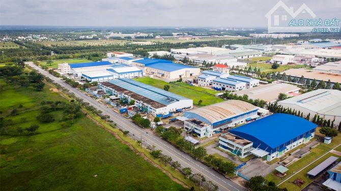 Bán gấp nền đất ngay trung tâm thị trấn, giá 900 triệu/ 100m2 sổ riêng