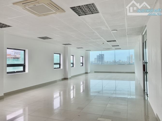 Trống 1 phòng duy nhất 140 m2 giá 25,3 tr/tháng, phòng đẹp, view xịn. LH: OFFICE DANANG - 1