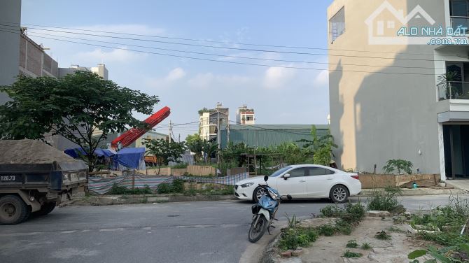 Bán gấp lô góc 86.1 m2 đất dịch vụ Trũng Trên, Lai Xá, Hoài Đức.