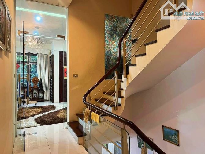 Đẹp Hơn Mặt Phố, Ngõ 10 Nguyễn Văn Huyên – Phân Lô, Bộ Công An 65m2, Gần Công Viên 19.5 tỷ - 2