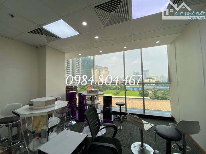 Cho thuê văn phòng tại phố Duy Tân, diện tích 70m2 chia sẵn 3 phòng ban view cực đẹp - 2