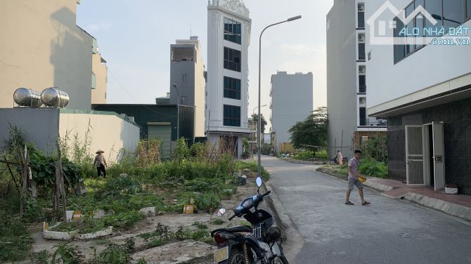 Bán gấp lô góc 86.1 m2 đất dịch vụ Trũng Trên, Lai Xá, Hoài Đức. - 1