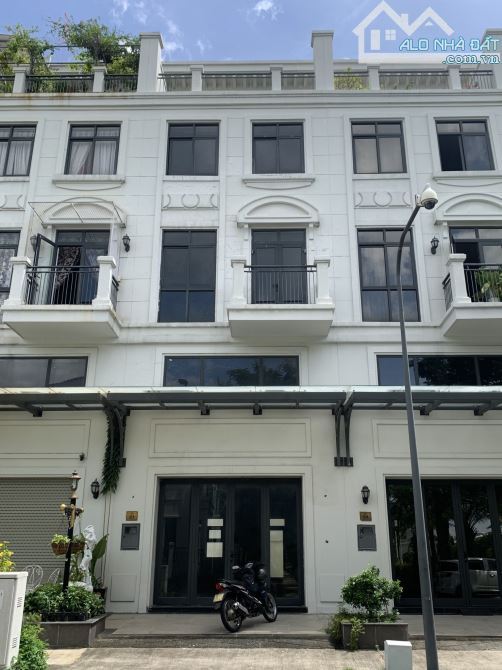 bán căn Shophouse  LakeviewCity , phường An phú Quận 2 - 9