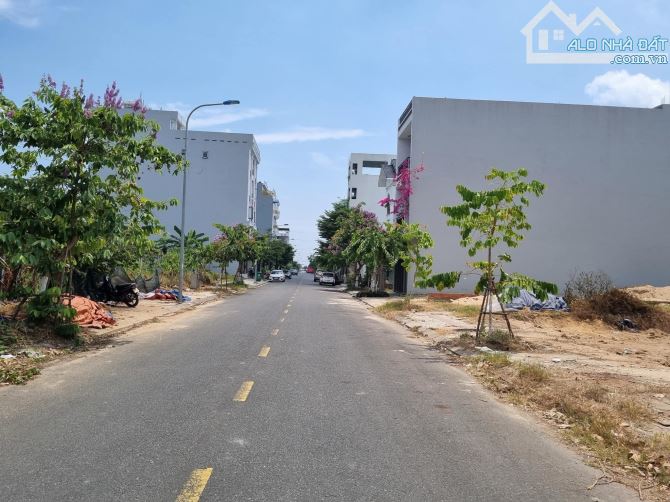 Cho thuê 420m2 đất mặt tiền đường 7m5 Trần Minh Tông khu A1 Phương Trang gần biển 25 triệu