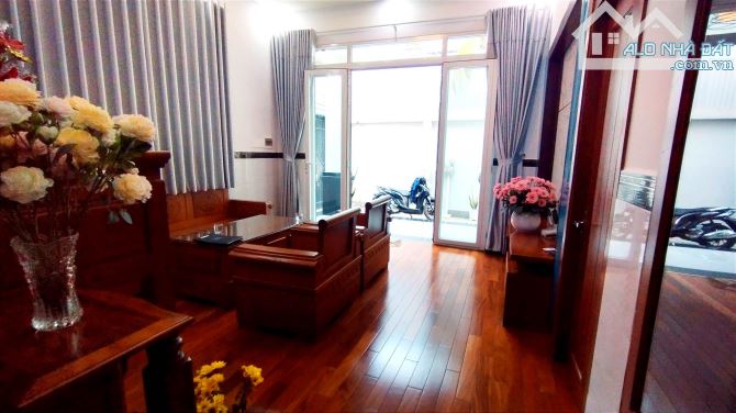 QUẬN 7 - GÒ Ô MÔI - 232M2 - XÁCH VALI VÀO Ở NGAY - VÀI BƯỚC RA MẶT TIỀN - CHỈ 9TỶ9