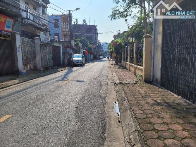 Chính chủ gửi Bán GẤP Đất Giang Biên, gần ô tô, DT 40m2, MT 5m, giá hơn 5 tỷ.
