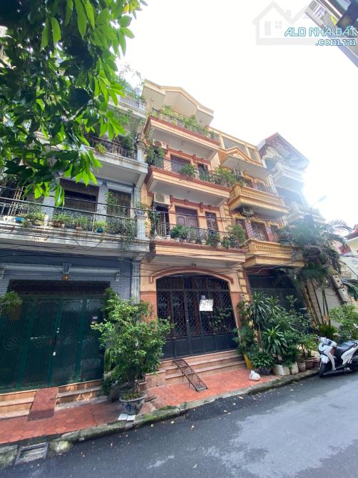 Bán nhà Văn Quán, vỉa hè thênh thang, cây cối ngập tràn, 80m2, 19.5 tỷ.