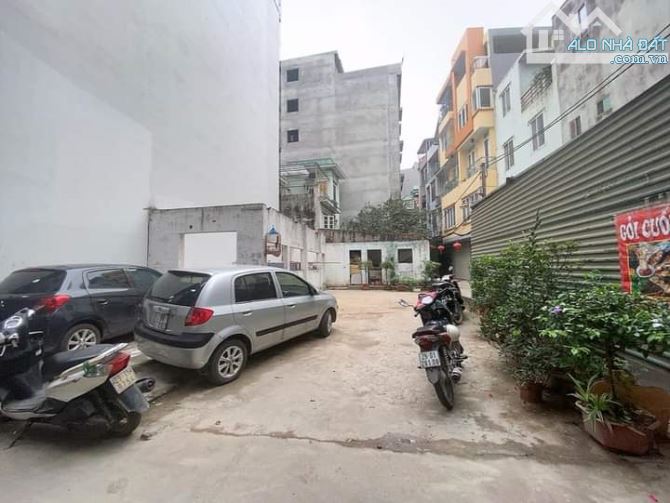 Siêu Sốc! Bán đất mặt phố Vũ Tông Phan, Lô Góc, Sổ lâu dài, 1112m2 MT 12m, chào 135tr/m2