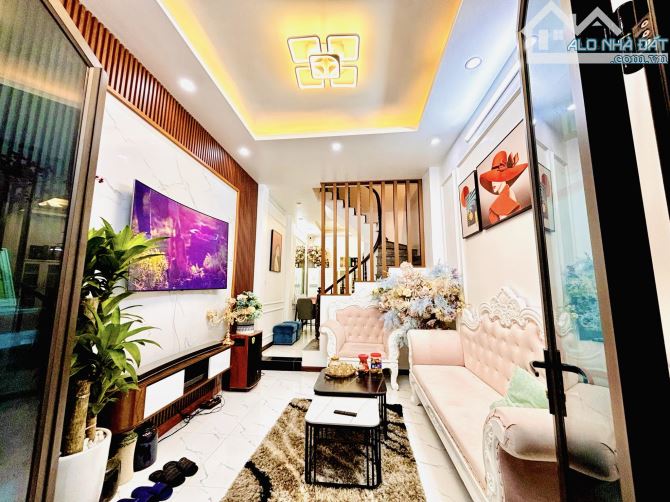 Bán nhà đầu ngõ ba gác Trương Định, cách phố 50m, nhà mới đẹp lung linh full nội thất - 1