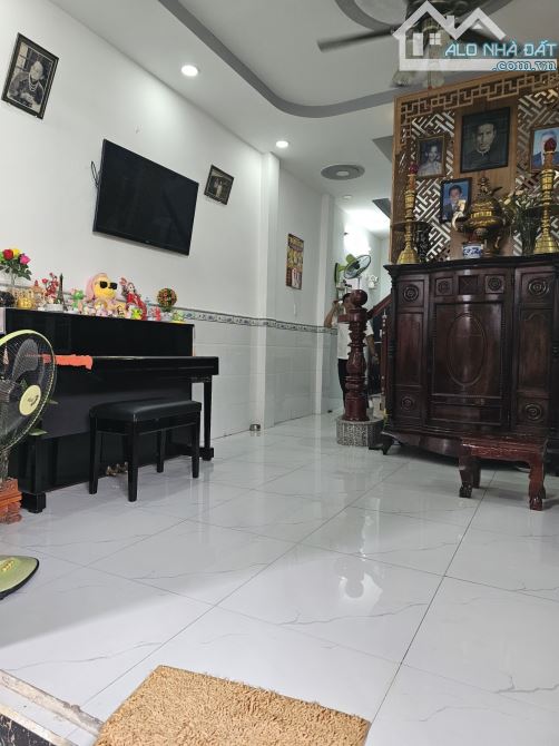 Bán Nhà Mới Xây, Âp Trung Đông ,Thới Tam Thôn, 1 tỷ 550 , 56m2 , 1 Trệt 1 Lầu 4 PN - 2