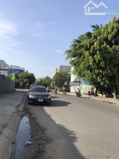 Tha thiết cần bán nhà MT Nguyễn Hoàng. p An Phú, Q2. DT: 8x20m. Hầm+ 3 lầu. Bán: 43 tỷ - 1