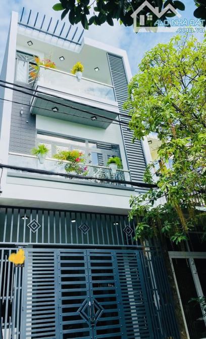 🏡 Nhà xây 3 mê 3 tầng, thiết kế sang trọng, nội thất cao cấp.