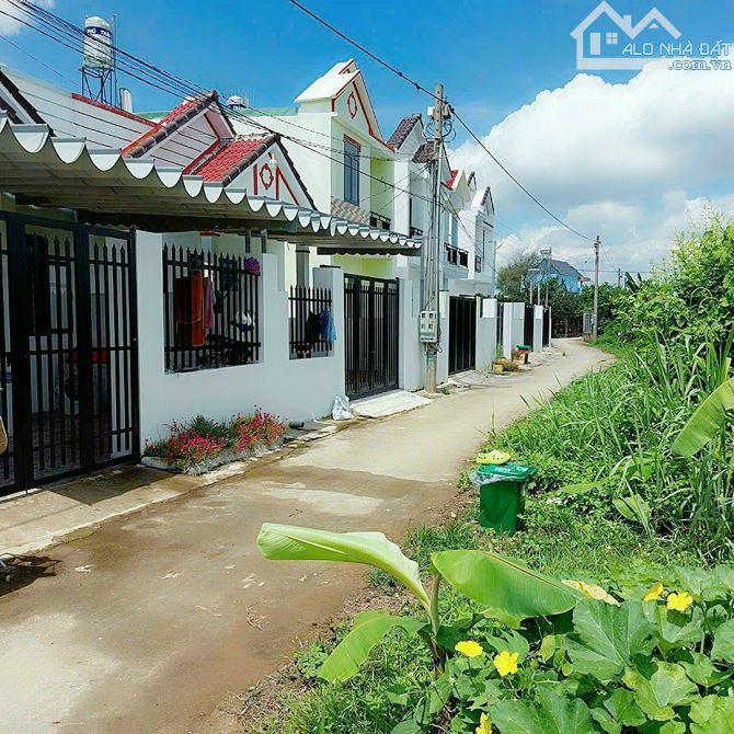 Bán rẻ nhà mới 1 trệt 1 lầu sân ô tô, gần trường tiểu học Tân Triều cách KDL Bửu Long 5Km