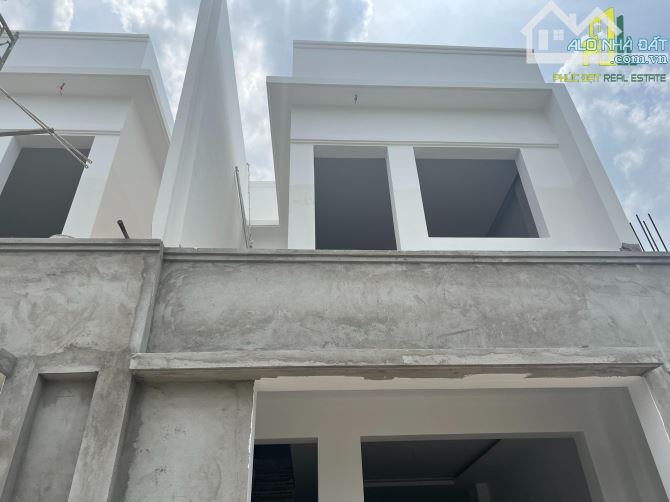 Bán căn nhà ĐỘC QUYỀN 1 trệt 1 lầu đường Nguyễn Thị Tồn p.Bửu Hoà đường 2 ô tô