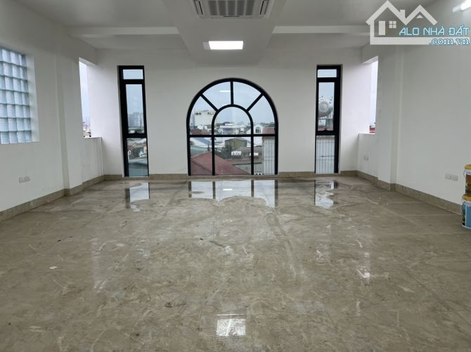 Biuldinh mặt phố 8T thang máy có hầm để xe. DT 180m2 MT 7m . Dòng tiền tốt. Giá đầu tư - 2