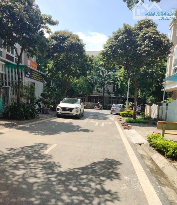 Hiếm, đất ĐG Nguyễn Xuân Khoát, vỉa hè 3 ô tô tránh, MT7.6m, 22tỷ5 - 1