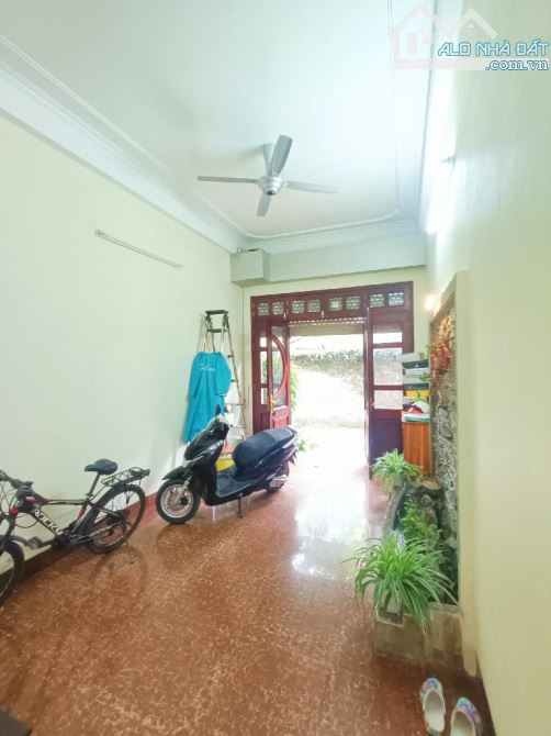 Nhà phân lô cán bộ  Thanh Trì 45m x 5 t  dân xây ô tô đỗ cửa ngõ thông tiện ích bạt ngàn - 1