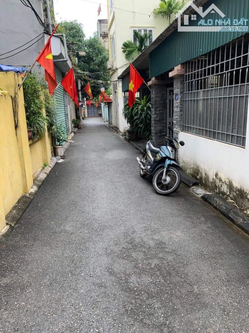Bán đất tổ 5 phường Giang Biên , đường nhựa oto thông bàn cờ