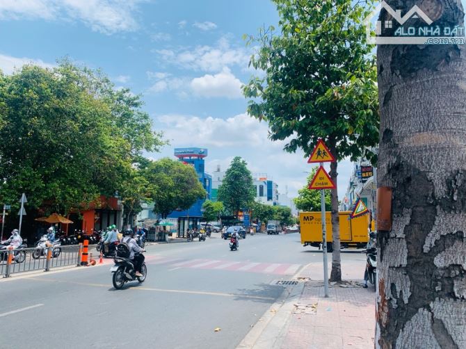 NGAY EMART PHAN VĂN TRỊ - HAI MẶT HẺM TRƯỚC SAU OTO TRÁNH - VỪA Ở VỪA CHO THUÊ THU NHẬP 18 - 1