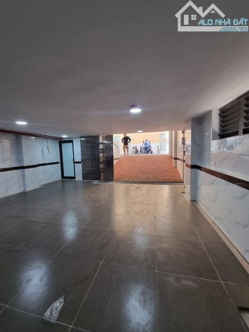 TOÀ VĂN PHÒNG + CĂN HỘ CAO CẤP THANG MÁY - LÔ GÓC 3 THOÁNG - VIEW HỒ - Ô TÔ TRÁNH - 12
