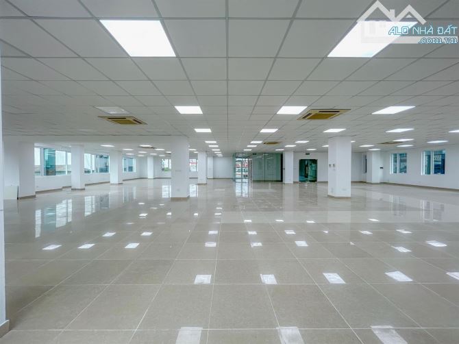 Tòa văn phòng MP Tân Mai DT 180m2 MT 6.5m x 8T thang máy có hầm, Doanh thu 2 tỷ/năm - 2