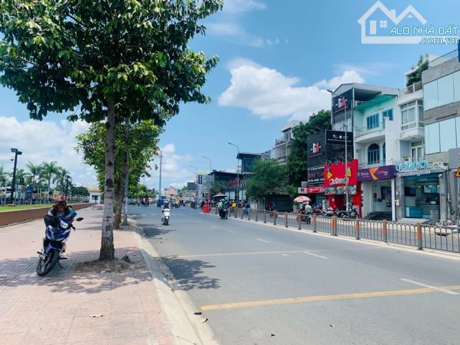 NGAY EMART PHAN VĂN TRỊ - HAI MẶT HẺM TRƯỚC SAU OTO TRÁNH - VỪA Ở VỪA CHO THUÊ THU NHẬP 18 - 2