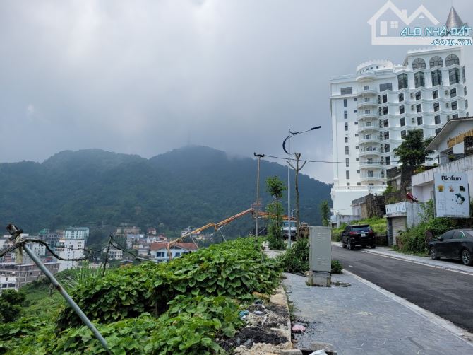 Bán 1200m2 đất thương mại dịch vụ lâu dài tại thị trấn Tam Đảo, Vĩnh Phúc.