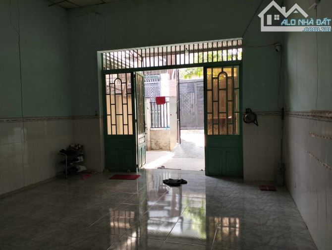 BÁN NHÀ GẦN HỒ BƠI PHƯƠNG NAM TRẢNG DÀI CHỈ 2,4 TỶ