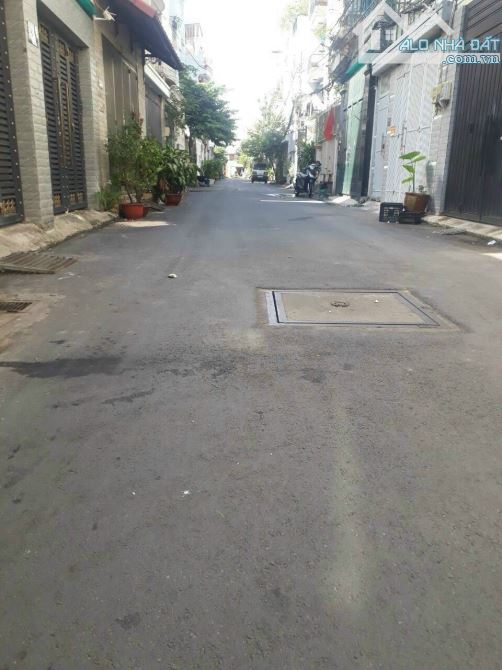Bán dãy trọ Dương Quảng Hàm, P.5, GV (Phía sau Vincom PVT). DT: 5m x 18m giá 8,2ty TL - 1