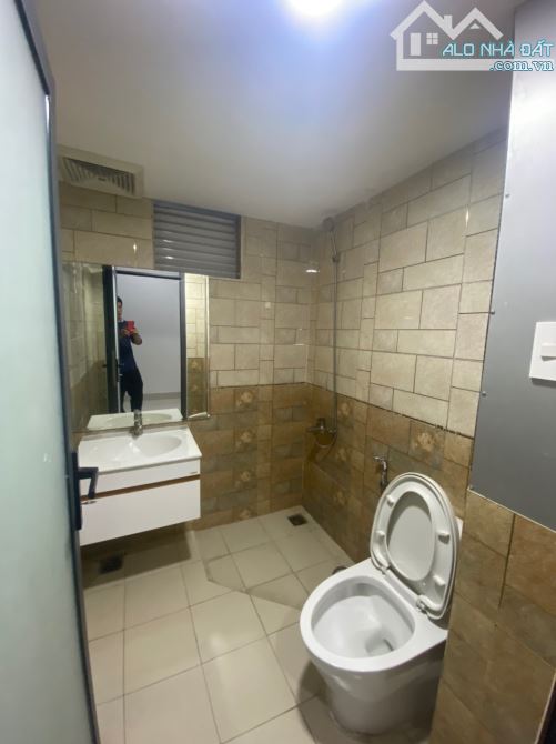 Nhà mặt tiền HOÀNG QUỐC VIỆT, PHÚ MỸ QUẬN 7 - 6x22- Trệt lửng 3 lầu, giảm 25 tỷ SHR - 3