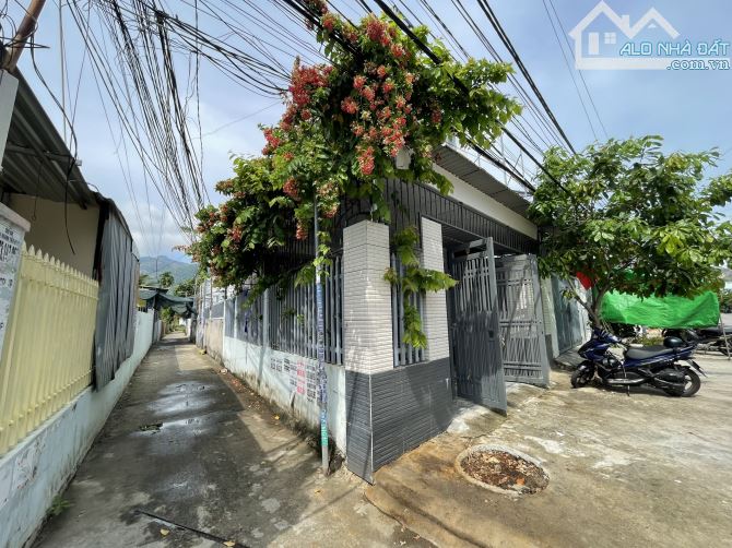 Bán nhà căn góc 2 mặt tiền đường Lư Giang rộng 10m,Phước Đồng - Nha Trang 4 tỷ 100