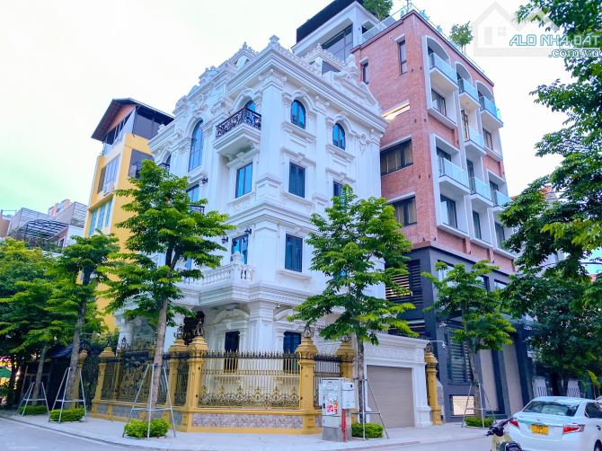 Bán Building ngõ 168 Nguyễn Xiển, 7 tầng nổi 1 tầng hầm, mặt tiền 11m, đang vận hành.
