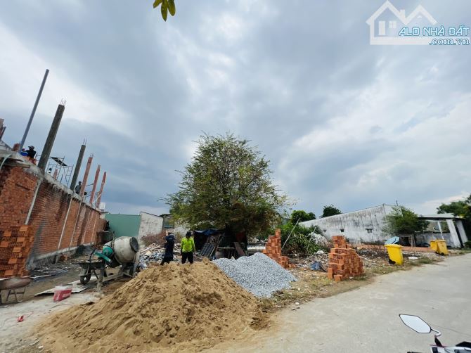 Đất bán hẻm 8 lửa xã Bình Hoà đường xe hơi hẻm 5m sổ riêng 135m2 giá 1,95 tỷ chỉ 14,5tr/m2