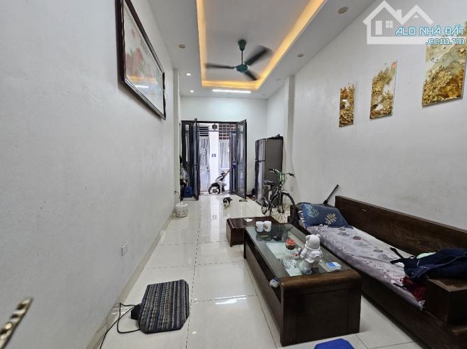 Bán Nhà Tam Trinh, 32m2, 4 Tầng, 2 Thoáng, Gần Ô tô, Giá Chỉ 4 Tỷ