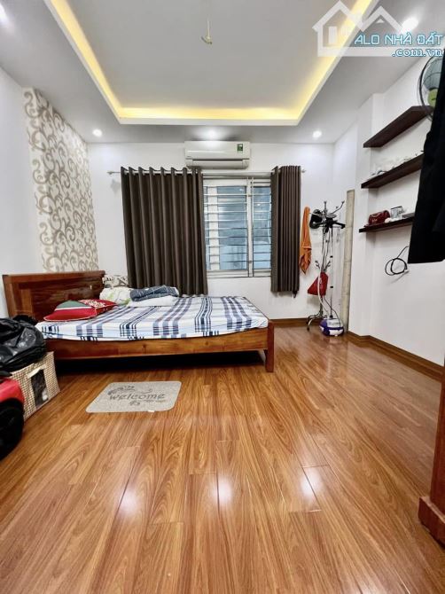 Nguyễn Trãi dt 44 m 5 tầng mt 4 m giá  8.65 tỷ - 1