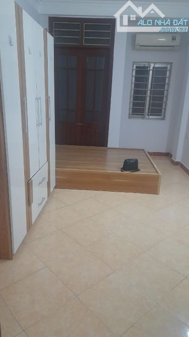 Cho thuê nhà riêng Vĩnh Hưng 30 m2 x 4t 8 triệu cách mặt đường chỉ 20m - 1