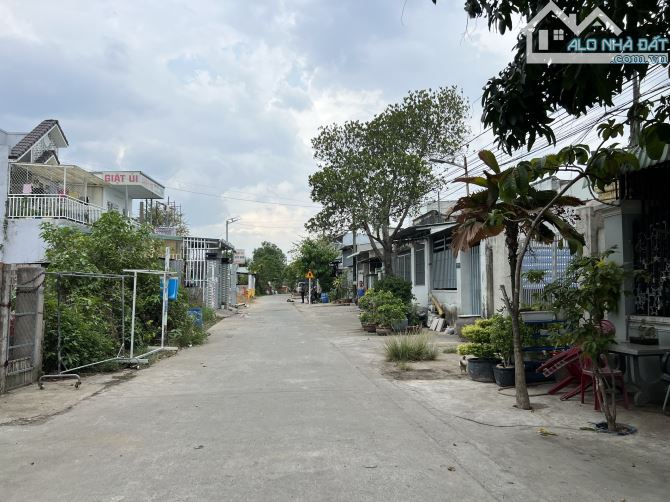 Đất bán hẻm 8 lửa xã Bình Hoà đường xe hơi hẻm 5m sổ riêng 135m2 giá 1,95 tỷ chỉ 14,5tr/m2 - 2