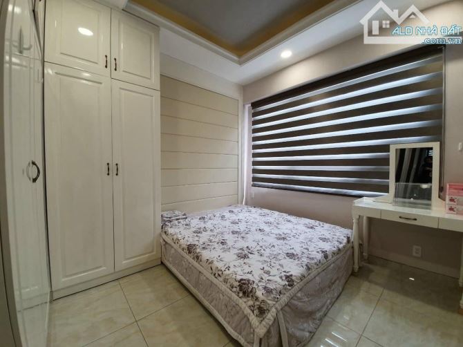 Bán Căn hộ The Botanica , 2 phòng ngủ , 2wc ,75m2, Full Nội Thất , Giá : 4.7 Tỷ - 4